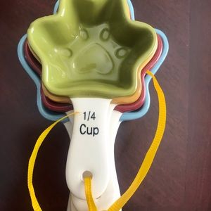 Ceramic paw shaped measuring cups